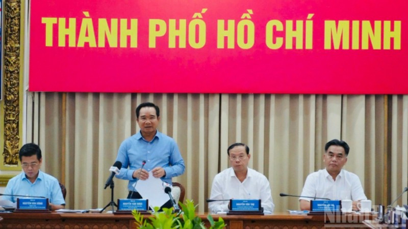 Ủy viên Trung ương Đảng, Chủ tịch Ủy ban nhân dân Thành phố Hồ Chí Minh Nguyễn Văn Được phát biểu tại phiên họp.