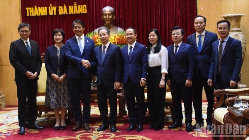 Bí thư Thành ủy Đà Nẵng Nguyễn Văn Quảng tiếp Đại sứ đặc mệnh toàn quyền Nhật Bản tại Việt Nam Ito Naoki và phu nhân. (Ảnh: ANH ĐÀO)