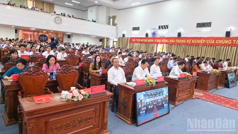 Quang cảnh đại biểu dự hội nghị.