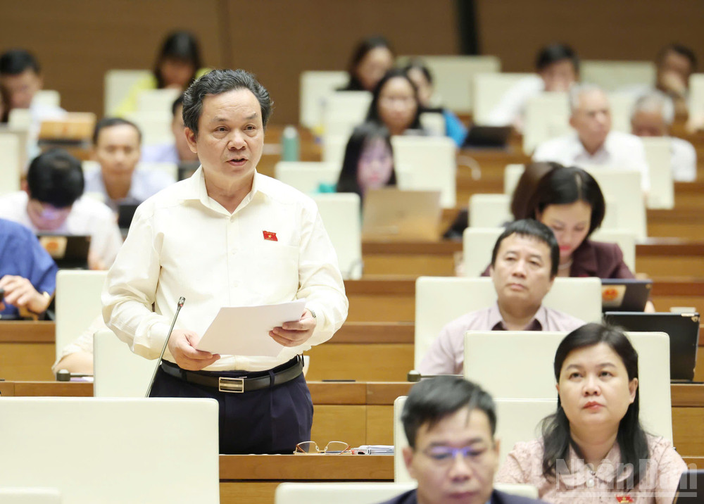 Đại biểu Quốc hội phát biểu tại Kỳ họp thứ 9, Quốc hội khóa XV. (Ảnh: DUY LINH) ndo_br_hoang-van-cuong-ha-noi.jpg