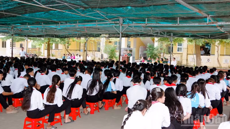 Quang cảnh buổi tuyên truyền.