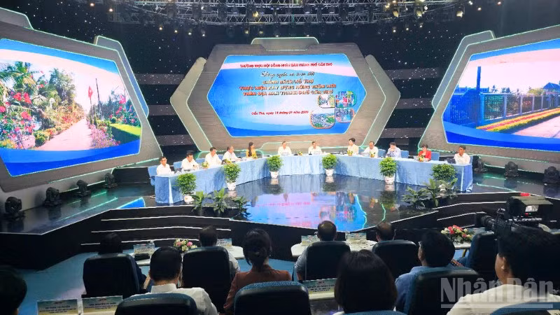 Quang cảnh chương trình Lắng nghe và trao đổi.