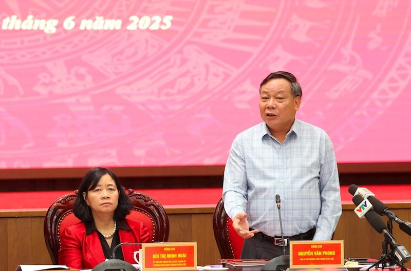 Phó Bí thư Thường trực Thành ủy Nguyễn Văn Phong phát biểu tại hội nghị. anh-phong.jpg