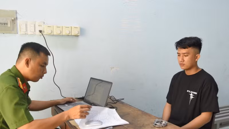 Đối tượng Nguyễn Trung Tín tại cơ quan Công an.