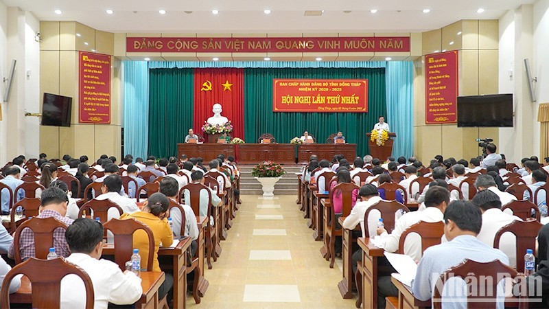 Các đại biểu tham dự hội nghị.