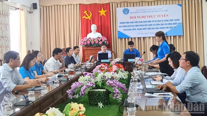 Bảo hiểm xã hội thành phố Cần Thơ hướng dẫn giao dịch điện tử và dịch vụ công trực tuyến.