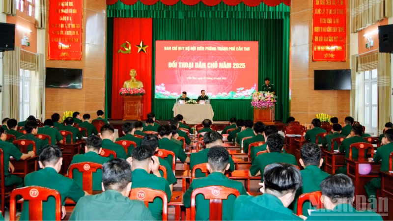 Quang cảnh buổi đối thoại dân chủ.