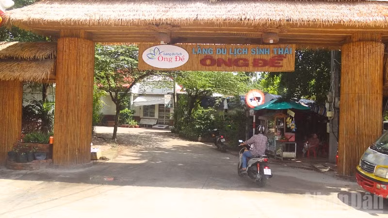 Làng du lịch sinh thái Ông Đề, thành phố Cần Thơ là nơi trải nghiệm không gian sông nước miệt vườn.