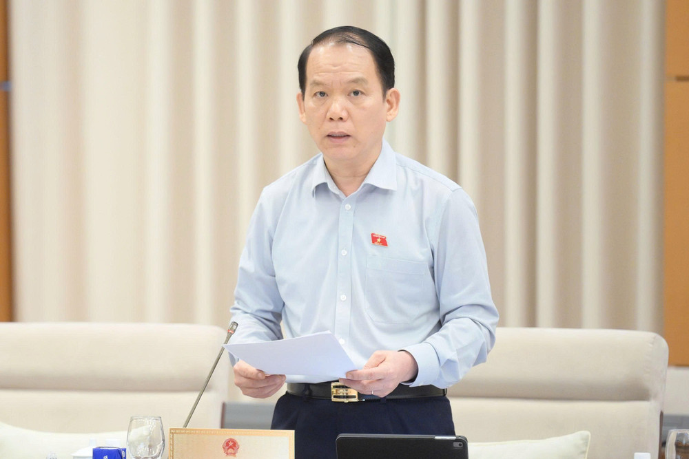 Chủ nhiệm Ủy ban Pháp luật và Tư pháp Hoàng Thanh Tùng trình bày báo cáo ý kiến về đề nghị điều chỉnh Chương trình lập pháp năm 2025. 202507101011418008-gen-h-z678949.jpg