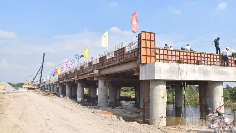 Cao tốc An Hữu-Cao Lãnh giai đoạn 1 đang được tăng tốc để hoàn thành và đưa vào sử dụng.