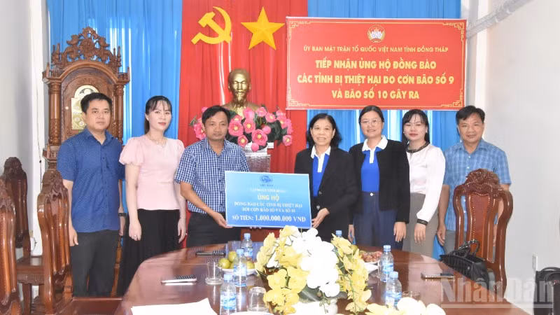 Doanh nghiệp đóng góp 1 tỷ đồng ủng hộ đồng bào bị thiệt hại do bão