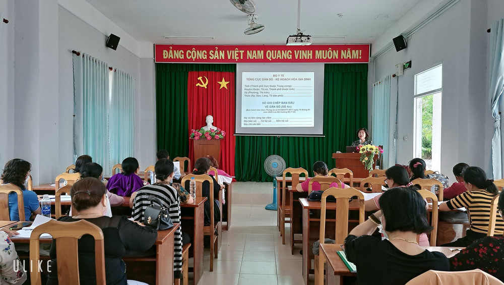 Lớp bồi dưỡng nghiệp vụ công tác dân số-kế hoạch hóa gia đình.