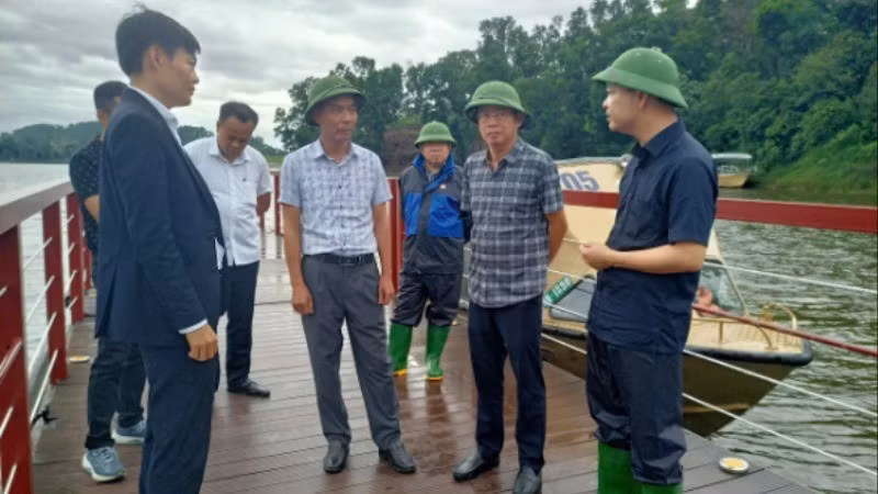 Ban Chỉ huy Phòng thủ dân sự xã Đoài Phương (Hà Nội) tổ chức kiểm tra thực địa tại hồ Đồng Mô.