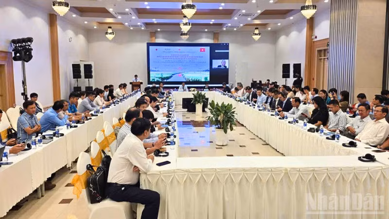 Quang cảnh Diễn đàn