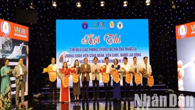 Đắk Nông thực hiện quyết liệt việc nêu cao vai trò và trách nhiệm của cá nhân, đơn vị và tổ chức trong việc chung tay xây dựng môi trường sống lành mạnh, không khói thuốc.