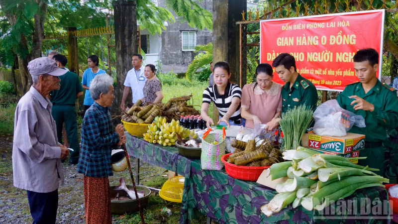 Mô hình “Gian hàng 0 đồng dành cho người nghèo” của Đồn Biên phòng Lai Hòa được Ban Tuyên giáo và Dân vận Trung ương tuyên dương là mô hình tiêu biểu trong học tập và làm theo tư tưởng, đạo đức, phong cách Hồ Chí Minh khu vực phía nam năm 2025.