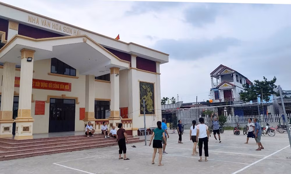 Người dân thôn Sơn Hải, xã Trung Sơn (thị xã Việt Yên) tham gia các hoạt động thể dục, thể thao. (Ảnh Mạc Yến)