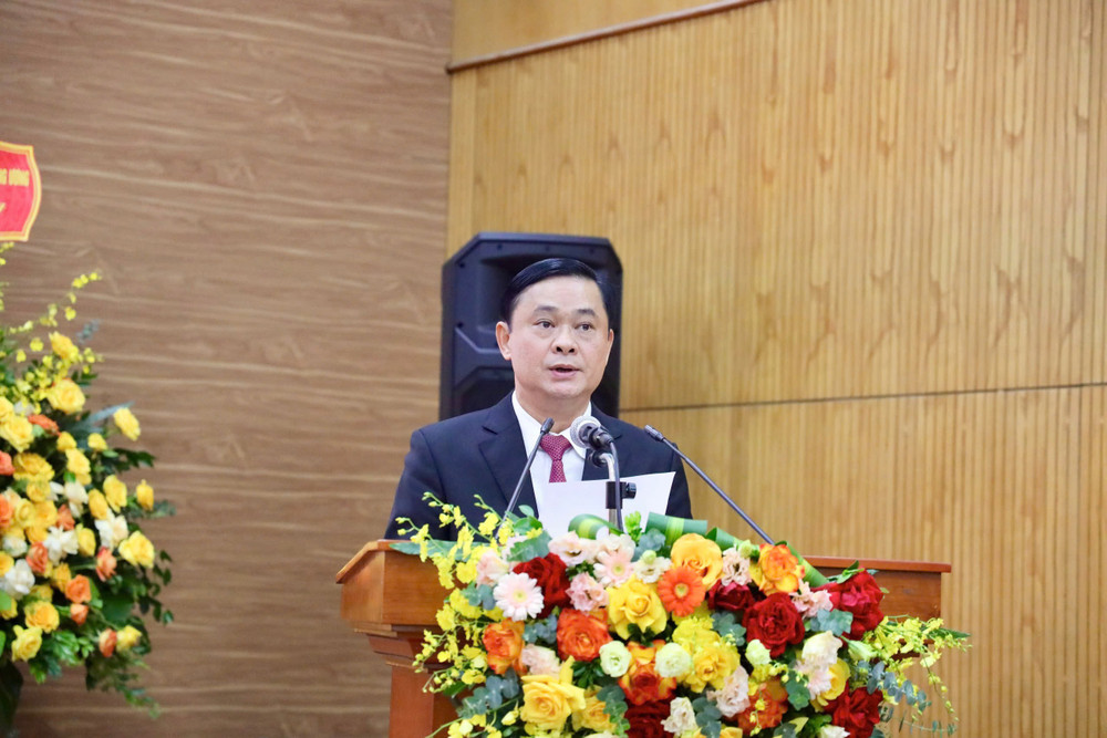 Đồng chí Thái Thanh Quý, Bí thư Đảng ủy cơ quan Ban Chính sách, chiến lược Trung ương phát biểu nhận nhiệm vụ. dong-chi-thai-thanh-quy-phat-bieu-nhan-nhiem-vu.jpg