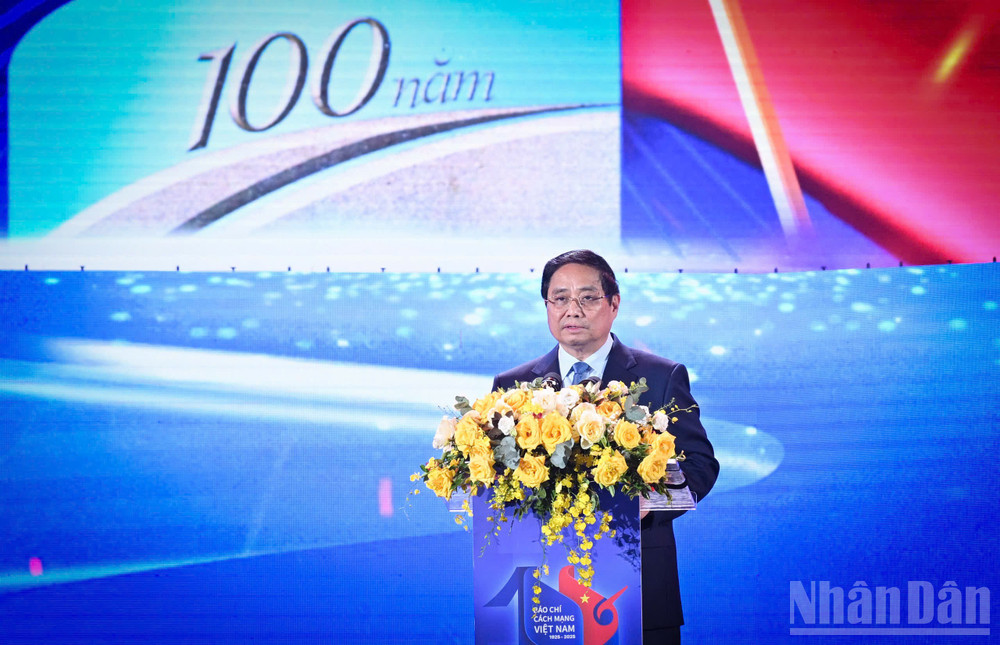 Thủ tướng Phạm Minh Chính phát biểu tại Lễ trao Giải Báo chí Quốc gia lần thứ XIX - năm 2024. ndo_br_z6729109494689-2becdf76669ab26e4180a7ec715f213b.jpg