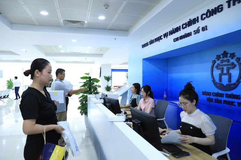 Người dân đến làm thủ tục hành chính tại Trung tâm Phục vụ hành chính công thành phố Hà Nội chi nhánh số 01. chi-nhanh-so-1-trung-tam-phuc-vu-hanh-chinh-cong-thanh-pho-ha-noi.jpg