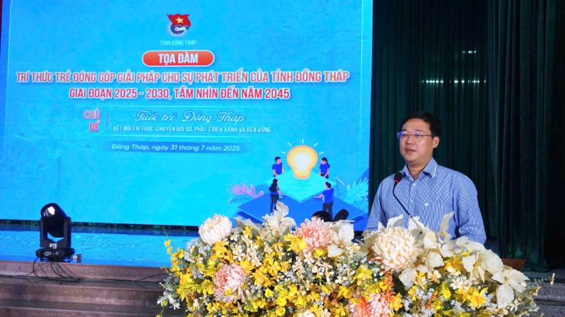 Đồng chí Lê Quốc Phong phát biểu tại Tọa đàm. z6858869884083-704d88cbe4621edd73a649a3803feeec-1747.jpg