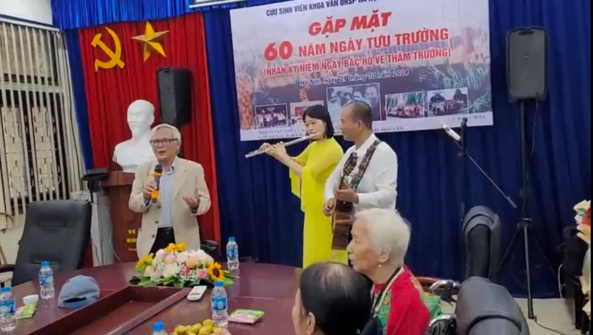 Nhà giáo, nhà thơ Bùi Công Minh trong buổi Gặp mặt Kỷ niệm 60 năm Bác Hồ về thăm Trường ĐHSP Hà Nội (1964-2024).