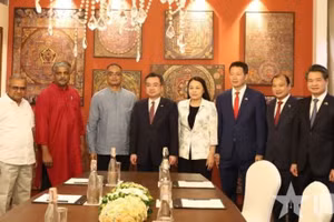 Đồng chí Nguyễn Thanh Nghị tiếp Tổng Bí thư Đảng Cộng sản Ấn Độ Doraisamy Raja. (Nguồn: Báo Quân đội Nhân dân)