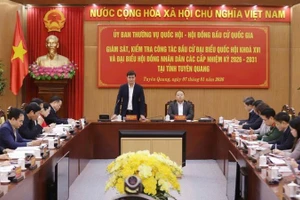 Đồng chí Bùi Quang Huy phát biểu tại buổi làm việc với tỉnh Tuyên Quang.