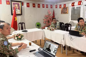 Tổ công tác Bộ Công an và Tổ công tác Bộ Quốc phòng tổ chức buổi làm việc trực tuyến nhằm trao đổi thông tin, chia sẻ kinh nghiệm thực tiễn tại địa bàn. (Ảnh: Cục Gìn giữ hòa bình Việt Nam)