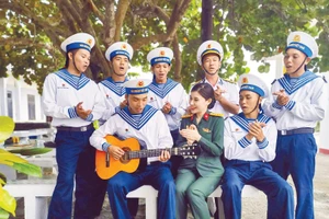 Sinh hoạt văn hóa tinh thần của các chiến sĩ đảo Song Tử Tây, đặc khu Trường Sa. (Ảnh: THẾ ĐẠI)