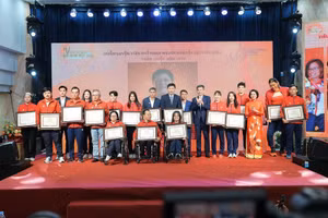 Vinh danh các huấn luyện viên, vận động viên tiêu biểu. (Ảnh: Quyết Nguyễn/chinhphu.vn)