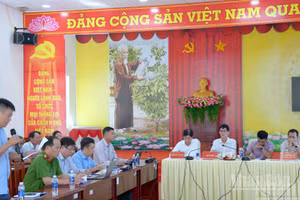 Cuộc họp của ngành chức năng Cà Mau có sự tham dự của doanh nghiệp tiếp xúc với người dân, các hợp tác xã tại xã Trí Phải (tỉnh Cà Mau) ngày 23/7. (Ảnh: HỮU TÙNG)