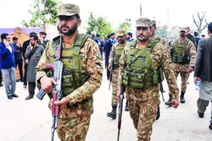 Lực lượng chức năng phong tỏa hiện trường vụ đánh bom.