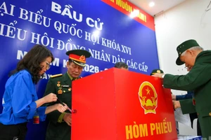 Hòm phiếu được chuẩn bị sẵn sàng cho ngày bầu cử. (Ảnh: THẾ ĐẠI)