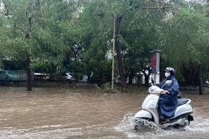 Ngập lụt tại một số khu vực ở Hà Nội sau trận mưa tháng 9/2025. (Ảnh: BÍCH LIÊN)