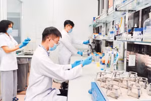 Nghiên cứu tác dụng dược lý các loài cây thuốc và dược liệu tại Viện Dược liệu.