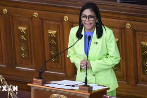 Tổng thống lâm thời Venezuela Delcy Rodriguez phát biểu tại Caracas. (Ảnh: THX/TTXVN)