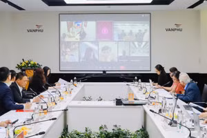 Quang cảnh Tọa đàm “Chuyên gia Việt Nam-Pháp về hợp tác nghiên cứu, sưu tầm tư liệu lịch sử và phát triển nguồn nhân lực Bảo tàng Đảng Cộng sản Việt Nam”.