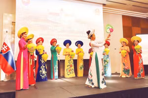 Lễ chúc mừng cộng đồng người Việt Nam được công nhận là dân tộc thiểu số thứ 14 của Cộng hòa Slovakia.