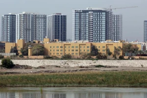 Khu vực bên ngoài Đại sứ quán Mỹ tại Iraq, ảnh chụp ngày 14/3/2026. (Ảnh: XINHUA)