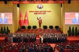 Ban Chấp hành Trung ương khóa XIV ra mắt Đại hội. (Ảnh: DUY LINH)