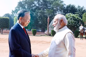Thủ tướng Ấn Độ Narendra Modi đón Tổng Bí thư, Chủ tịch nước Tô Lâm. (Ảnh: Thống Nhất/TTXVN)
