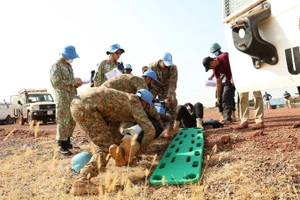 Bệnh viện dã chiến cấp 2 số 7 của Việt Nam tham gia diễn tập ứng phó tình huống xử trí bệnh nhân tổn thương hàng loạt (Mass Casualty Incident - MCI). (Ảnh: TÙNG LONG)