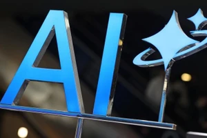 Một biển hiệu AI được nhìn thấy tại Đại hội Di động Thế giới 2025 ở Barcelona, ​​Tây Ban Nha, ngày 6/ 3/2025. (Ảnh: Xinhua)