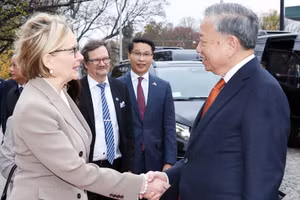 Tổng Bí thư Tô Lâm gặp Phó Chủ tịch thứ nhất Quốc hội Phần Lan Paula Risikko. (Ảnh: Thống Nhất/TTXVN)