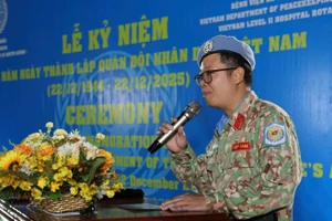 Thiếu tá, Tiến sĩ Trần Đức Tài - Giám đốc Bệnh viện dã chiến cấp 2 số 7 phát biểu tại Lễ kỷ niệm. (Ảnh: TIẾN PHÚC)