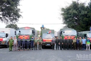 Những chuyến xe nghĩa tình chuẩn bị đưa gần 34 tấn rau xanh hỗ trợ người dân bị thiệt hại do mưa lũ tỉnh Khánh Hòa.