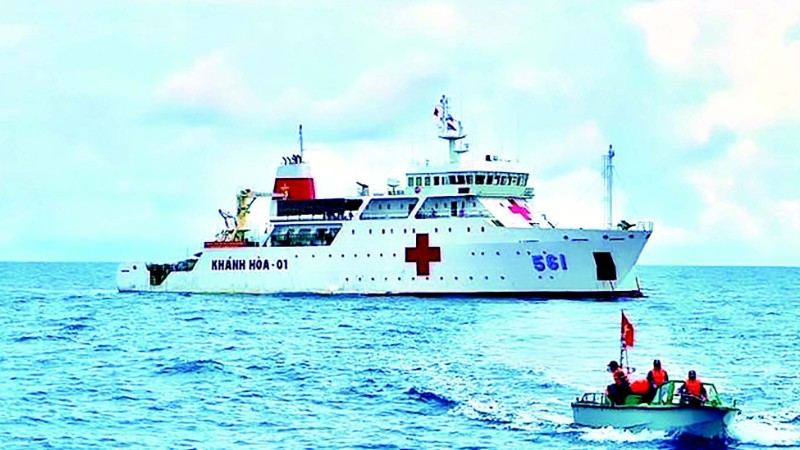 Tàu 561 của Lữ đoàn 955, Vùng 4 Hải quân lại một lần nữa ra khơi, mang theo tình yêu thương gửi gắm từ đất liền ra các đảo tiền tiêu và Nhà giàn DKI/10 của Tổ quốc.