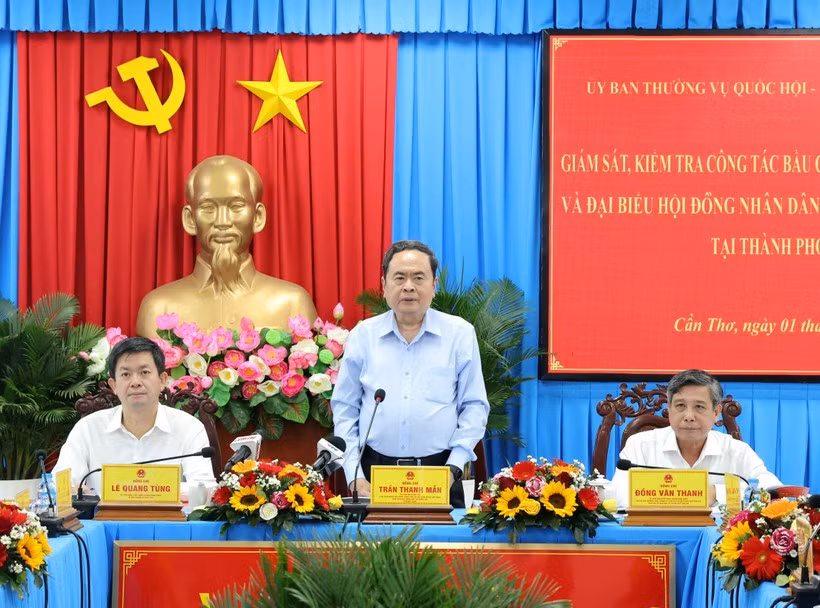 Chủ tịch Quốc hội, Chủ tịch Hội đồng Bầu cử quốc gia Trần Thanh Mẫn làm việc với lãnh đạo thành phố Cần Thơ về công tác bầu cử. (Ảnh: PHẠM TRUNG)