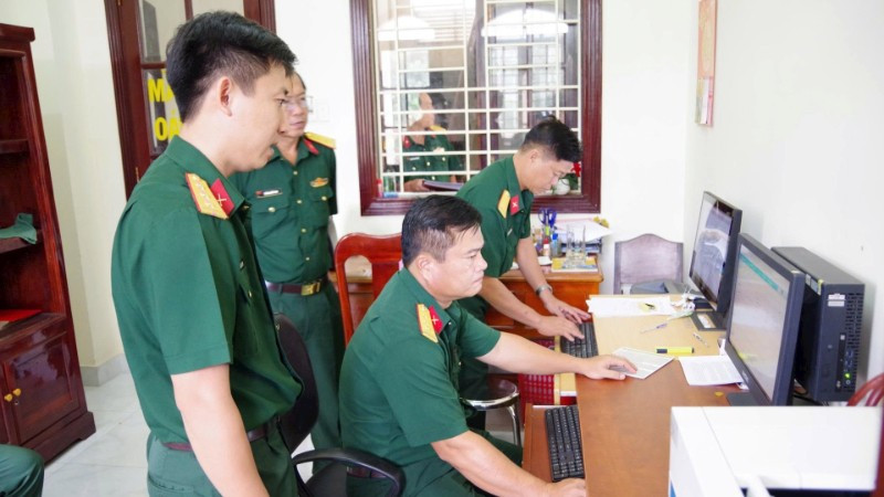 Đoàn công tác của Quân khu 9 kiểm tra chuyển đổi số tại các cơ quan, đơn vị thuộc Bộ Chỉ huy quân sự tỉnh Vĩnh Long.